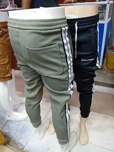 Pantalon de jogging homme en tissu confortable, idéal pour le sport, les sorties décontractées et le quotidien.