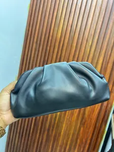 Pochette Femme Noire Souple – Design Moderne