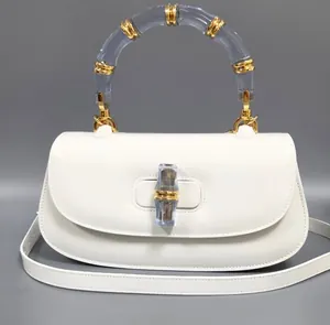 Sac à main chic avec poignée bambou – Blanc