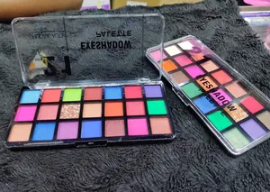 Huda Beauty 21-Color Eyeshadow Palette