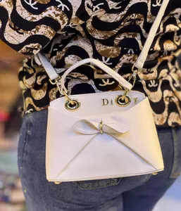 Sac à main élégant avec nœud décoratif – Noir