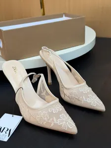 Escarpins slingback Zara brodés en dentelle florale