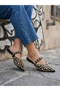 Mules Rock Chic Noires Cloutées – Bout Pointu Tendance