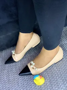 Ballerines Femme Beige et Noir à Perles Décoratives