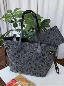 Grand sac cabas noir motif monogramme avec pochette