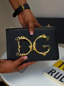 Sac à Bandoulière Femme Luxe Noir avec Détails Dorés
