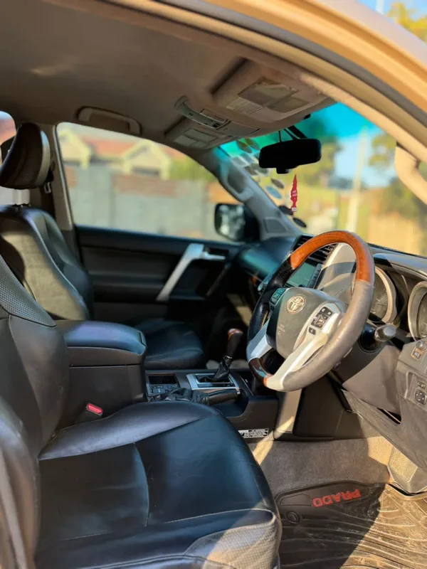 Toyota Land Cruiser Prado TX Série 3 – Zéro Défaut Mécanique – Excellent État